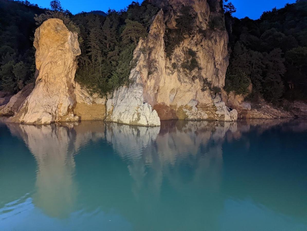 Gite Proche Des Passerelles Et Du Lac De Monteynard Saint-Martin-de-la-Cluze Exterior photo